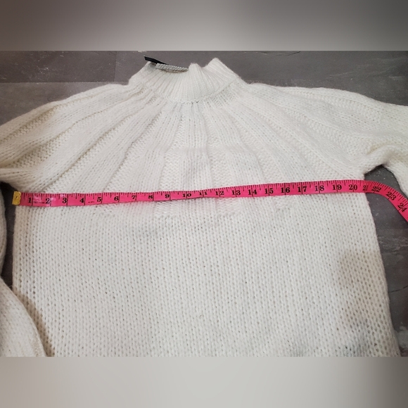 NWT Abercrombie & Fitch Womens Fuzzy Mock Neck Sweater. Cream/White. Knit. XL. - Picture 7 of 11